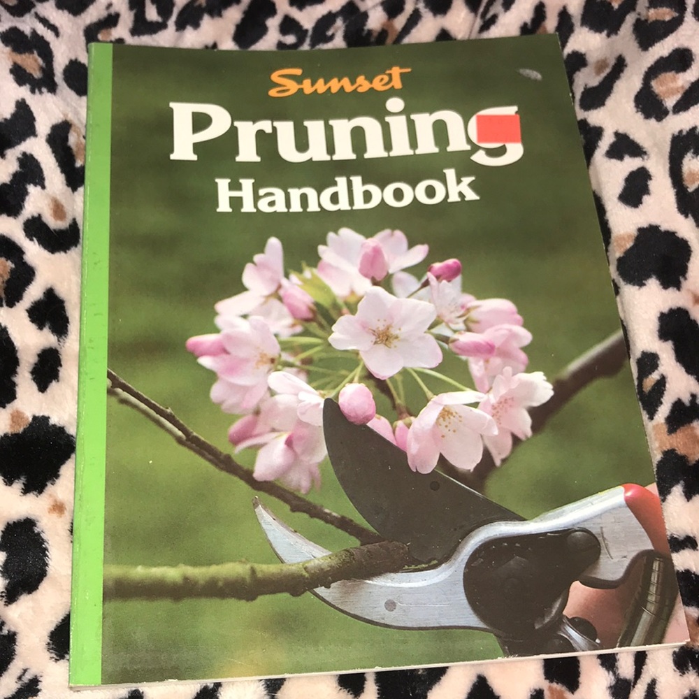 Sunset pruning handbook 1983 💕